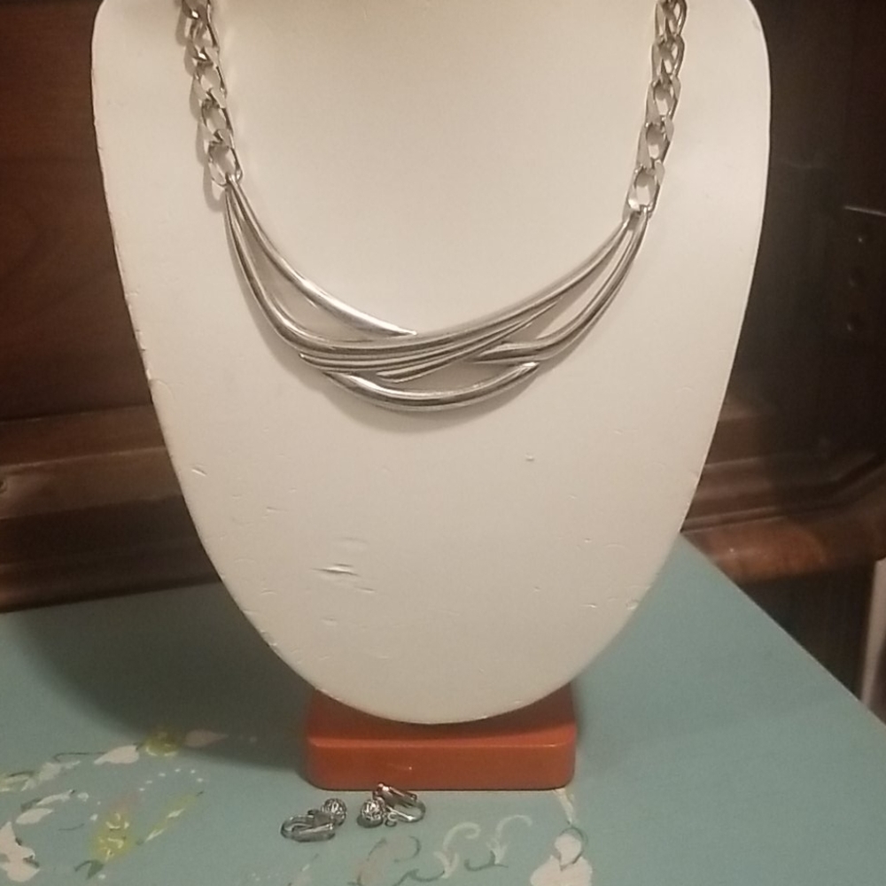 Older necklace and clip earrings PM 1071